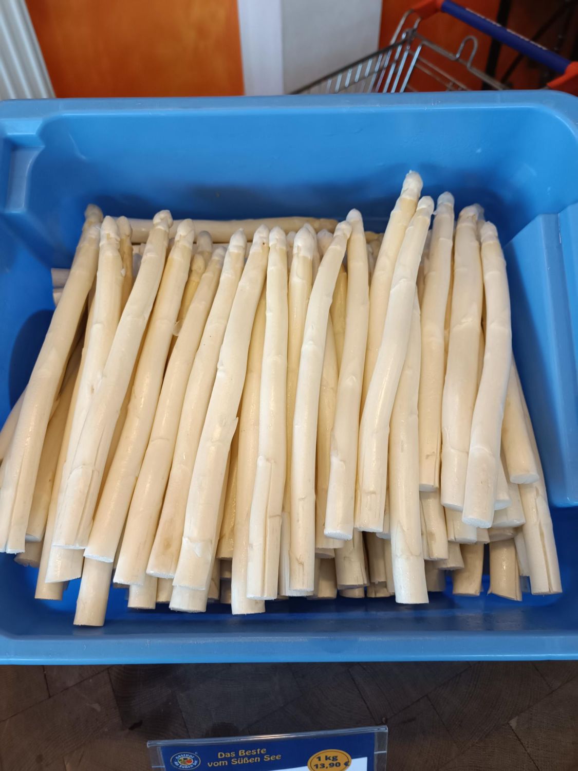 Spargel frisch eingetroffen von Hindorf aus Langeneichstädt